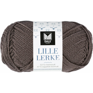 Dale LILLE Lerke 8171 Muldvarp Indhold: 53% merinould, 47% bomuld Vægt/længde: 50 gram = ca. 142 meter Anbefalede pinde: 2.50 - 3.00 mm Strikkefasthed: 10 cm = 26-28 m Uldvask 30 °C, Brug vaskemiddel til uld/silke, Brug ikke skyllemiddel, Tørres fladt.