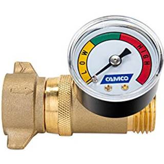 Camco Brass Water Pressure Regulator med måler- hjælper med at beskytte RV VVS og slanger mod højtryksbyvand- Easy Read Gauge (40064)