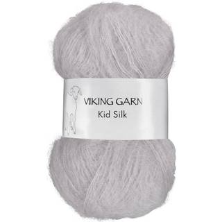 Viking Kid-Silk 311 Lys grå Indhold: 77% Kid Mohair, 23% silke Vægt/længde: 25 g = ca. 200 meter Anbefalede pinde: 3 mm Strikkefasthed: 10 cm = 24 m Vask: Max 30 °C / Tørres fladt.