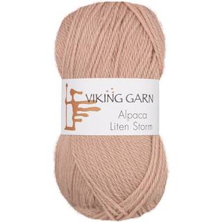 Viking Alpaca Liten Storm 762 Pudderrosa Indhold: 40 % alpaca superfine, 40% merino uld, 20 % nylon fiber Vægt/længde: 50 g. = ca. 175 meter Anbefalede pinde: 3 mm Strikkefasthed: 10 x 10 cm = 25 m Vask: Uldvask ved 30 ℃.