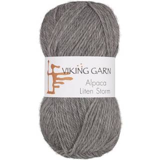 Viking Alpaca Liten Storm 713 Lys grå Indhold: 40 % alpaca superfine, 40% merino uld, 20 % nylon fiber Vægt/længde: 50 g. = ca. 175 meter Anbefalede pinde: 3 mm Strikkefasthed: 10 x 10 cm = 25 m Vask: Uldvask ved 30 ℃.