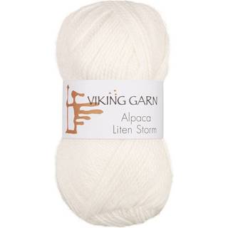 Viking Alpaca Liten Storm 700 Hvid Indhold: 40 % alpaca superfine, 40% merino uld, 20 % nylon fiber Vægt/længde: 50 g. = ca. 175 meter Anbefalede pinde: 3 mm Strikkefasthed: 10 x 10 cm = 25 m Vask: Uldvask ved 30 ℃.