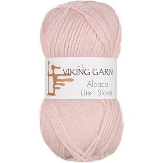 Viking Alpaca Liten Storm 764 Lys rosa Indhold: 40 % alpaca superfine, 40% merino uld, 20 % nylon fiber Vægt/længde: 50 g. = ca. 175 meter Anbefalede pinde: 3 mm Strikkefasthed: 10 x 10 cm = 25 m Vask: Uldvask ved 30 ℃.