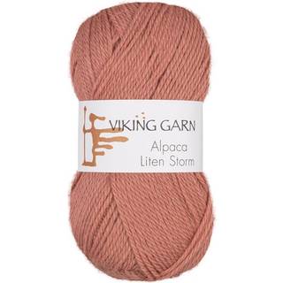 Viking Alpaca Liten Storm 752 Aprikos Indhold: 40 % alpaca superfine, 40% merino uld, 20 % nylon fiber Vægt/længde: 50 g. = ca. 175 meter Anbefalede pinde: 3 mm Strikkefasthed: 10 x 10 cm = 25 m Vask: Uldvask ved 30 ℃.