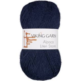 Viking Alpaca Liten Storm 726 Marine Indhold: 40 % alpaca superfine, 40% merino uld, 20 % nylon fiber Vægt/længde: 50 g. = ca. 175 meter Anbefalede pinde: 3 mm Strikkefasthed: 10 x 10 cm = 25 m Vask: Uldvask ved 30 ℃.