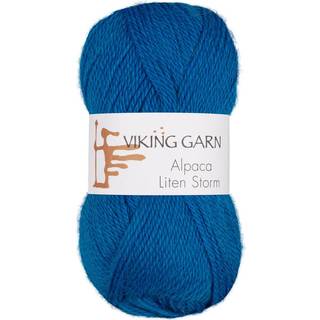 Viking Alpaca Liten Storm 725 Kongeblå Indhold: 40 % alpaca superfine, 40% merino uld, 20 % nylon fiber Vægt/længde: 50 g. = ca. 175 meter Anbefalede pinde: 3 mm Strikkefasthed: 10 x 10 cm = 25 m Vask: Uldvask ved 30 ℃.