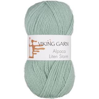 Viking Alpaca Liten Storm 731 Lys petrol Indhold: 40 % alpaca superfine, 40% merino uld, 20 % nylon fiber Vægt/længde: 50 g. = ca. 175 meter Anbefalede pinde: 3 mm Strikkefasthed: 10 x 10 cm = 25 m Vask: Uldvask ved 30 ℃.