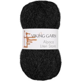 Viking Alpaca Liten Storm 717 Koks Indhold: 40 % alpaca superfine, 40% merino uld, 20 % nylon fiber Vægt/længde: 50 g. = ca. 175 meter Anbefalede pinde: 3 mm Strikkefasthed: 10 x 10 cm = 25 m Vask: Uldvask ved 30 ℃.
