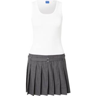 Ribstrikket kjole i tanktopstil med plisseret nederdel