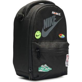 Nike Patch Isoleret Frokosttaske - Sort | Kuppelformet, Front- og sidelommer, Isoleret for at holde maden frisk, ID-kortlomme, Justerbar rem