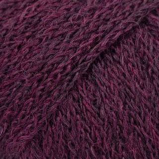 DROPS Sky 33 Dyb lilla (Mix) Indhold: 74% Alpaca, 18% Polyamid, 8% Uld Garngruppe: B (20 - 22 masker) / 8 ply / DK Vægt/længde: 50 g = ca. 190 meter Anbefalede pinde: 4 mm Strikkefasthed: 10 x 10 cm = 21 m x 28 p Håndvask, max 30°C / Tørres fladt.