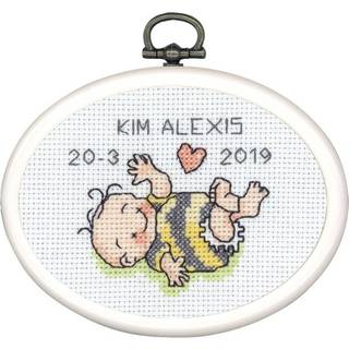 Broderikit Kim 3 m/R5961/00 7 x 9 cm Kreativt broderisæt med korssting. Farvepalet med 8 DMC Mouline nuancer. Kompakt design: 7x9 cm i størrelse. Sy på hvid Aida 359/00, 7,2 tråde/cm. Inkluderer fleksibel ramme til display.