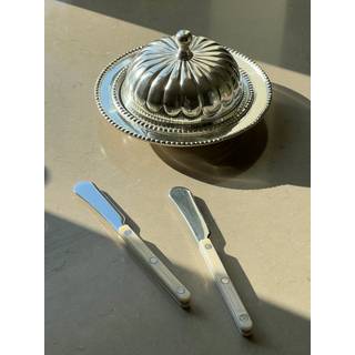 Antik-inspireret Smørskål med låg i sølvbelagt stål