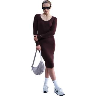 Tætsiddende maskinstrikket Nike Chill-midi-kjole i minirib med lange ærmer til kvinder - rød - XXL (EU 52-54)