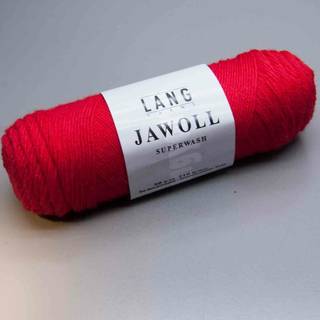 Lang Yarns Jawoll 060 Indhold: 75% Virgin uld, 25% Polyamid Vægt/længde: 50 g = 210 meter Anbefalede pinde: 2.5-3.5 mm Strikkefasthed: 10 x 10 cm = 30 m x 41 p Vask: Maskinvask 40 °c / Tåler tørretumbling.