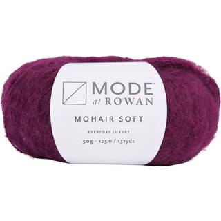 Mode at Rowan Mohair Soft 10208 Wine Materiale: 60% mohair, 40% uld Vægt/længde: 50 g = ca 125 meter Anbefalede pinde: 5.50 mm Strikkefasthed: 10 cm x 10 cm = 16 m x 20 p Vask: Håndvask / Må ikke tørretumbles eller stryges.