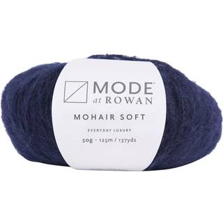 Mode at Rowan Mohair Soft 10205 Sapphire Materiale: 60% mohair, 40% uld Vægt/længde: 50 g = ca 125 meter Anbefalede pinde: 5.50 mm Strikkefasthed: 10 cm = 16 m Vask: Håndvask / Må ikke tørretumbles eller stryges.