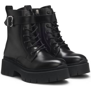 Støvler i imiteret læder med strop med spænde