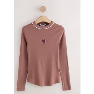 Next Top med rund hals og broderi og lange ærmer