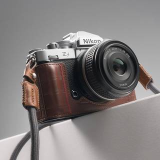 Nikon Z f + Promo Case silver