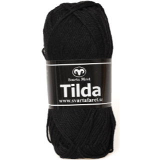 Svarta Fåret Tilda 1 Sort Indhold: 50% Bomuld, 50% Akryl Vægt/længde: 50 g = ca. 150 meter Anbefalede pinde: 3.50 mm Strikkefasthed: 10 cm = 26 m Vask: Maskinvask, max 40°C / Tørres fladt.