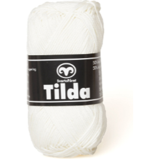 Svarta Fåret Tilda 5 Råhvid Indhold: 50% Bomuld, 50% Akryl Vægt/længde: 50 g = ca. 150 meter Anbefalede pinde: 3.50 mm Strikkefasthed: 10 cm = 26 m Vask: Maskinvask, max 40°C / Tørres fladt.