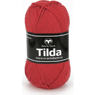 Svarta Fåret Tilda 45 Rød Indhold: 50% Bomuld, 50% Akryl Vægt/længde: 50 g = ca. 150 meter Anbefalede pinde: 3.50 mm Strikkefasthed: 10 cm = 26 m Vask: Maskinvask, max 40°C / Tørres fladt.