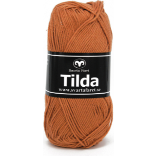 Svarta Fåret Tilda 539 Rust Indhold: 50% Bomuld, 50% Akryl Vægt/længde: 50 g = ca. 150 meter Anbefalede pinde: 3.50 mm Strikkefasthed: 10 cm = 26 m Vask: Maskinvask, max 40°C / Tørres fladt.
