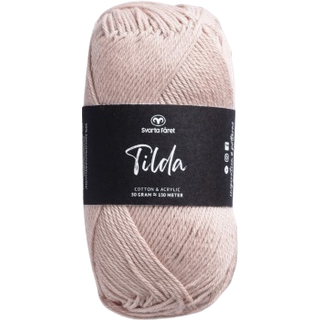 Svarta Fåret Tilda 540 Puderrosa Indhold: 50% Bomuld, 50% Akryl Vægt/længde: 50 g = ca. 150 meter Anbefalede pinde: 3.50 mm Strikkefasthed: 10 cm = 26 m Vask: Maskinvask, max 40°C / Tørres fladt.