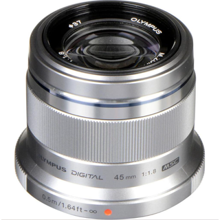OLYMPUS M. ZUIKO DIGITAL 45MM F/1.8 SØLV(750 kr. Cashback og 5 års garanti)