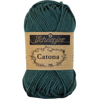 Scheepjes Catona 244 Spruce Indhold: 100% merceriseret bomuld Anbefalede pinde: 2.50-3.00 mm Vægt/løbelængde: 50 gr = ca. 125 meter Strikkefasthed: 10 x0 10 cm = 26 m x 36 p med 2,5 mm Maskinvask 40°C / Tørres fladt.