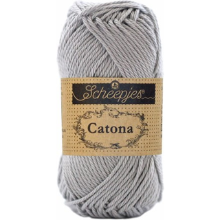 Scheepjes Catona 074 Mercury Indhold: 100% merceriseret bomuld Anbefalede pinde: 2.50-3.00 mm Vægt/løbelængde: 50 gr = ca. 125 meter Strikkefasthed: 10 x0 10 cm = 26 m x 36 p med 2,5 mm Maskinvask 40°C / Tørres fladt.