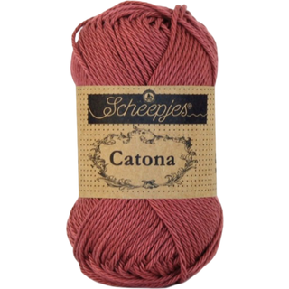 Scheepjes Catona 396 Rose Wine Indhold: 100% merceriseret bomuld Anbefalede pinde: 2.50-3.00 mm Vægt/løbelængde: 50 gr = ca. 125 meter Strikkefasthed: 10 x0 10 cm = 26 m x 36 p med 2,5 mm Maskinvask 40°C / Tørres fladt.