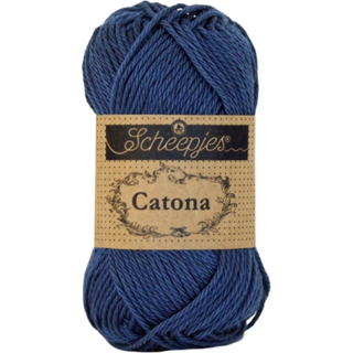 Scheepjes Catona 164 Light Navy Indhold: 100% merceriseret bomuld Anbefalede pinde: 2.50-3.00 mm Vægt/løbelængde: 50 gr = ca. 125 meter Strikkefasthed: 10 x0 10 cm = 26 m x 36 p med 2,5 mm Maskinvask 40°C / Tørres fladt.