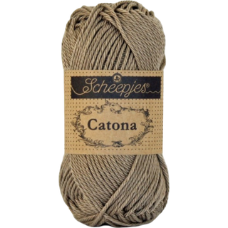 Scheepjes Catona 254 Moon Rock Indhold: 100% merceriseret bomuld Anbefalede pinde: 2.50-3.00 mm Vægt/løbelængde: 50 gr = ca. 125 meter Strikkefasthed: 10 x0 10 cm = 26 m x 36 p med 2,5 mm Maskinvask 40°C / Tørres fladt.