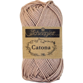 Scheepjes Catona 257 Antique Mauve Indhold: 100% merceriseret bomuld Anbefalede pinde: 2.50-3.00 mm Vægt/løbelængde: 50 gr = ca. 125 meter Strikkefasthed: 10 x0 10 cm = 26 m x 36 p med 2,5 mm Maskinvask 40°C / Tørres fladt.