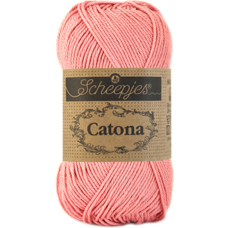 Scheepjes Catona 518 Marshmallow Indhold: 100% merceriseret bomuld Anbefalede pinde: 2.50-3.00 mm Vægt/løbelængde: 50 gr = ca. 125 meter Strikkefasthed: 10 x0 10 cm = 26 m x 36 p med 2,5 mm Maskinvask 40°C / Tørres fladt.