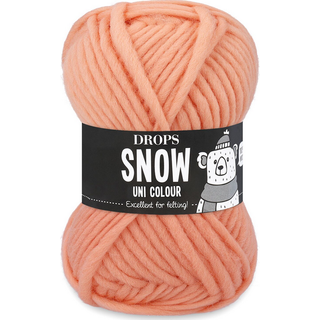DROPS Snow Uni Colour 112 Sød abrikos (Uni Colour) Indhold: 100% Uld Garngruppe: E (9 - 11 masker)/ 14 ply / super bulky Vægt/længde: 50 gram = ca. 50 meter Anbefalede pinde: 9 mm Strikkefasthed: 10 x 10 cm = 10 m x 14 p Vask: Håndvask, max 30°C / Tørres fladt / Kan filtes.