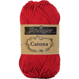 Scheepjes Catona 192 Scarlet Indhold: 100% merceriseret bomuld Anbefalede pinde: 2.50-3.00 mm Vægt/løbelængde: 50 gr = ca. 125 meter Strikkefasthed: 10 x0 10 cm = 26 m x 36 p med 2,5 mm Maskinvask 40°C / Tørres fladt.