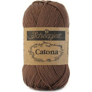Scheepjes Catona 507 Chocolate Indhold: 100% merceriseret bomuld Anbefalede pinde: 2.50-3.00 mm Vægt/løbelængde: 50 gr = ca. 125 meter Strikkefasthed: 10 x0 10 cm = 26 m x 36 p med 2,5 mm Maskinvask 40°C / Tørres fladt.
