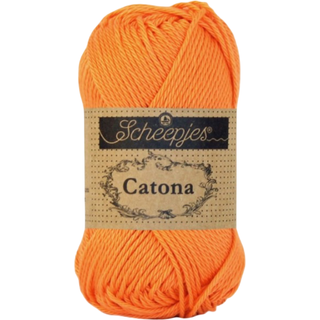Scheepjes Catona 386 Peach Indhold: 100% merceriseret bomuld Anbefalede pinde: 2.50-3.00 mm Vægt/løbelængde: 50 gr = ca. 125 meter Strikkefasthed: 10 x0 10 cm = 26 m x 36 p med 2,5 mm Maskinvask 40°C / Tørres fladt.