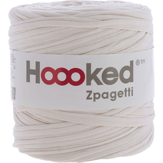 Hoooked Zpagetti 05 Lyse pink nuancer Indhold: Bomuld samt en lille smule elasthan -100% recycled t-shirt garn Vægt/længde: ca. 850 gram = ca. 120 m Anbefalede pinde: 12-15 mm Vask: Håndvask, max 30°C / Tørres fladt Se alle vores stofgarner her.