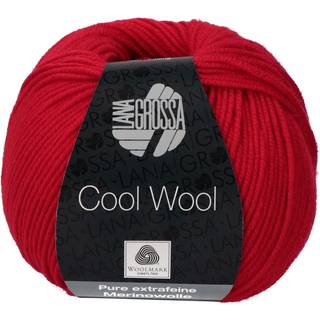 Lana Grossa Cool Wool 437 Karminrød Indhold:100% ren ny, ekstrafin merinould Vægt/Længde:50 g = ca. 160 meter Anbefalede pinde: 3.00-3.50 mm Strikkefasthed:10 x 10 cm = 24 m x 34 p Vask:Finvask 30º/ Tørres fladt.