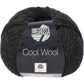 Lana Grossa Cool Wool 444 Antracit Indhold:100% ren ny, ekstrafin merinould Vægt/Længde:50 g = ca. 160 meter Anbefalede pinde: 3.00-3.50 mm Strikkefasthed:10 x 10 cm = 24 m x 34 p Vask:Finvask 30º/ Tørres fladt.