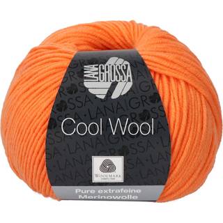 Lana Grossa Cool Wool 418 Mandarin Indhold:100% ren ny, ekstrafin merinould Vægt/Længde:50 g = ca. 160 meter Anbefalede pinde: 3.00-3.50 mm Strikkefasthed:10 x 10 cm = 24 m x 34 p Vask:Finvask 30º/ Tørres fladt.