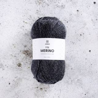 Järbo Fin Merino 16 Grey asphalt Indhold: 100% ubehandlet merinould Vægt/længde: 50 g = ca. 235 meter Anbefalede pinde: 2-3 mm Strikkefasthed: 10 x 10 cm = 28-30 m x 38-40 p Vask:Håndvask.