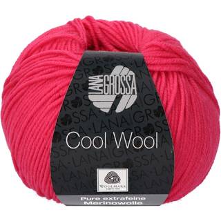 Lana Grossa Cool Wool 2043 Hindbær Indhold:100% ren ny, ekstrafin merinould Vægt/Længde:50 g = ca. 160 meter Anbefalede pinde: 3.00-3.50 mm Strikkefasthed:10 x 10 cm = 24 m x 34 p Vask:Finvask 30º/ Tørres fladt.