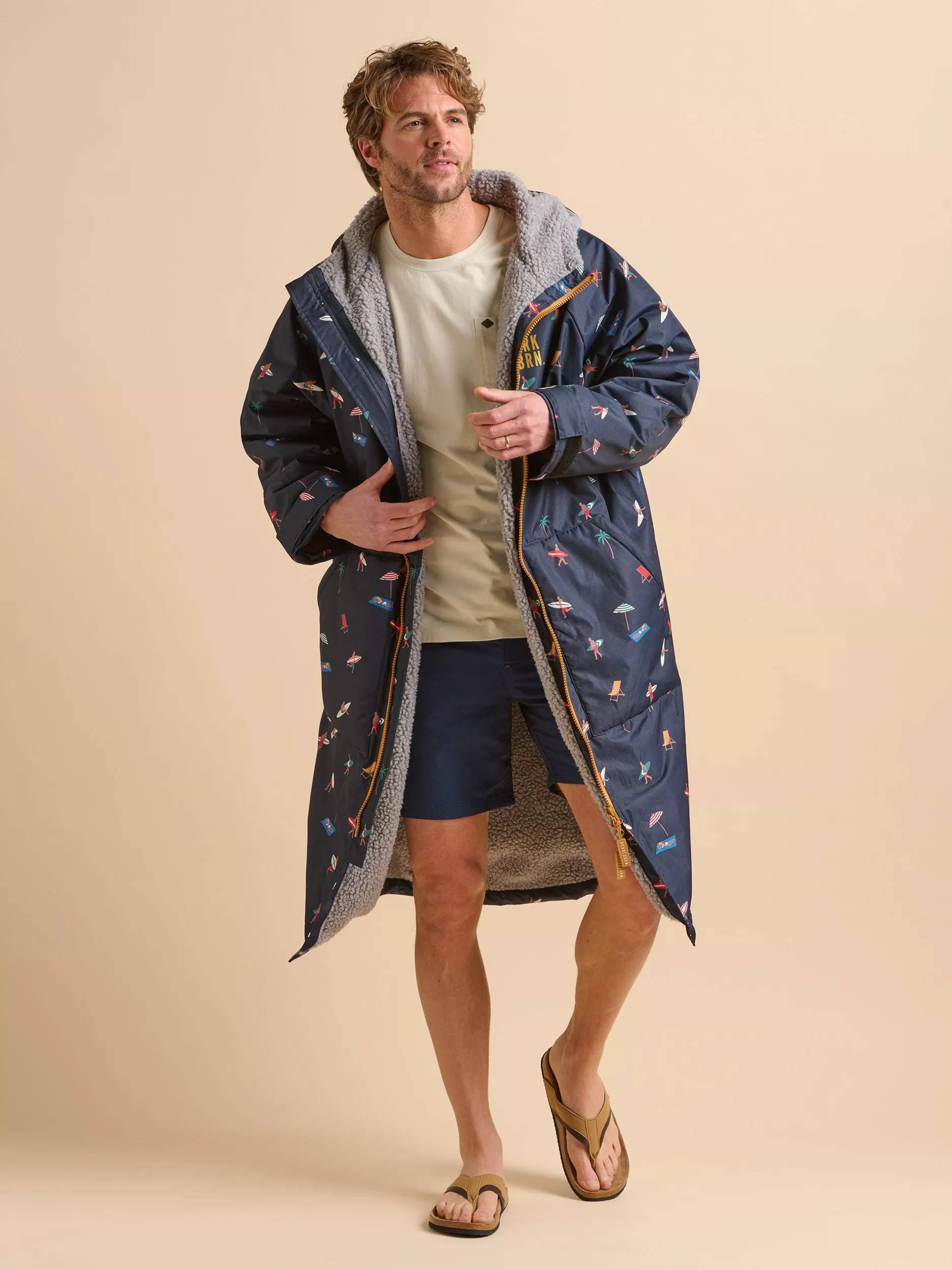 Changing robes Brakeburn Beach Scene Chinook Changing Robe - Navy