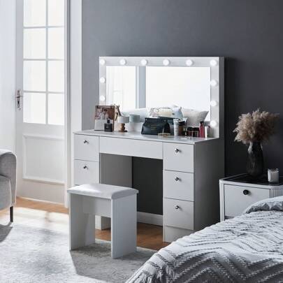 Dressing table with lights Shein Set With LED Lights Dressing Table