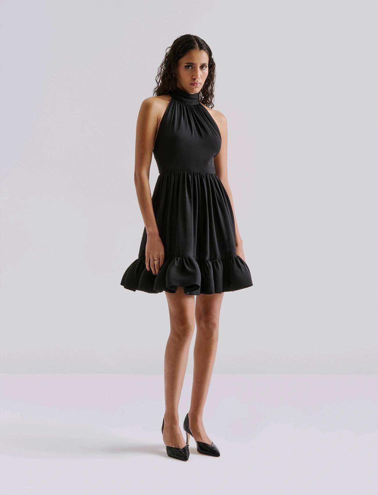 Fern Halterneck Ruffled Mini Kjole - Svart